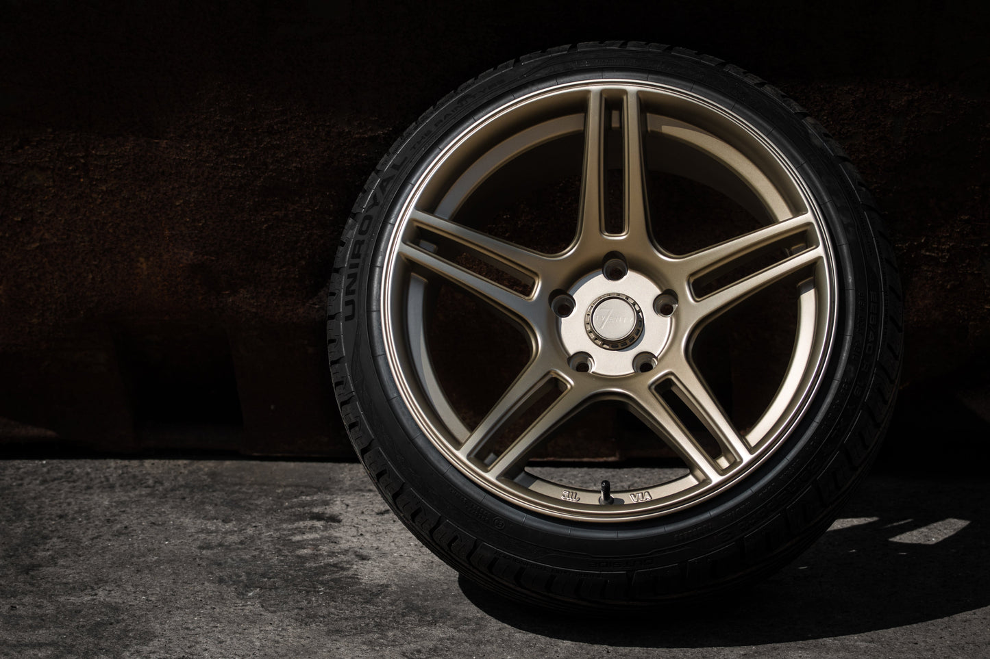 https://cdn.shopify.com/s/files/1/0869/7852/files/7Twenty-Style46_Bronze_10.5x18_with_tyre.jpg?v=1767958439